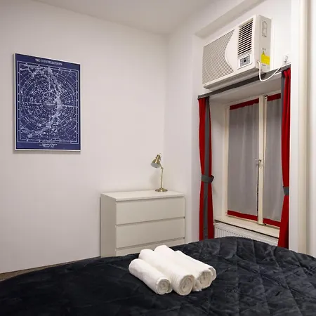 Apartment Deluxe Elizabeth W/ 4bedrm, 2bathrm, 1lvngrm Budapest