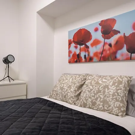 Deluxe Elizabeth W/ 4bedrm, 2bathrm, 1lvngrm Apartment
