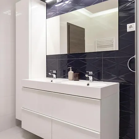 Deluxe Elizabeth W/ 4bedrm, 2bathrm, 1lvngrm Appartamento Budapest