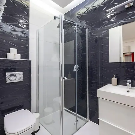 Deluxe Elizabeth W/ 4bedrm, 2bathrm, 1lvngrm * Budapest
